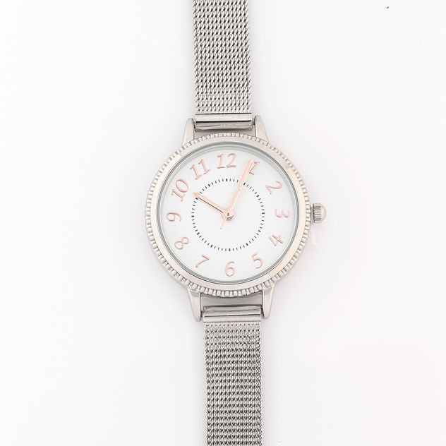 Ceas clasic cu cadran alb si detalii rose gold