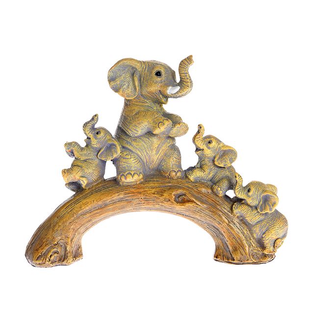 Statueta decorativa familie de elefanti pe trunchi de copac