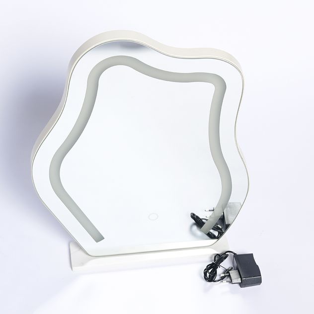 Oglinda decorativa cu LED si design ondulat