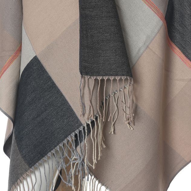 Poncho bej cu model geometric in carouri