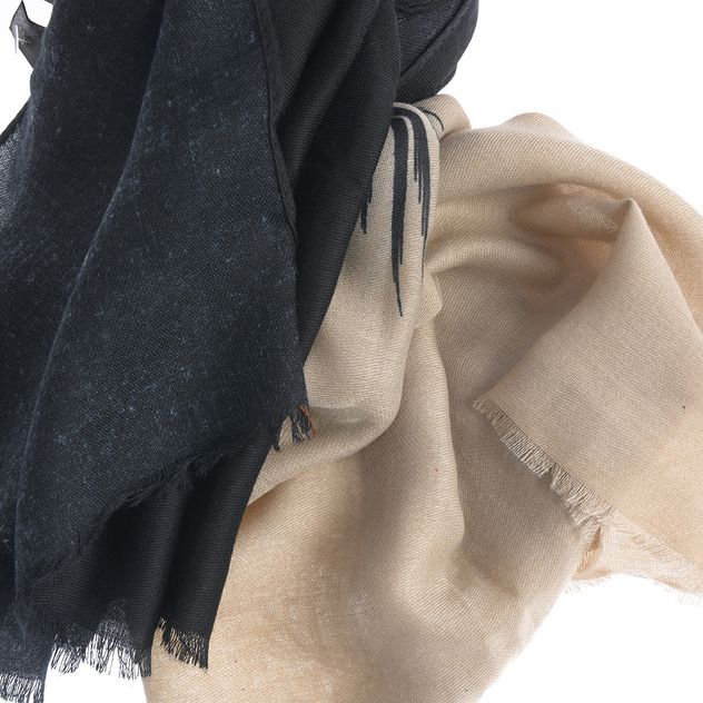 Esarfa asimetrica in tonuri contrastante si imprimeu abstract