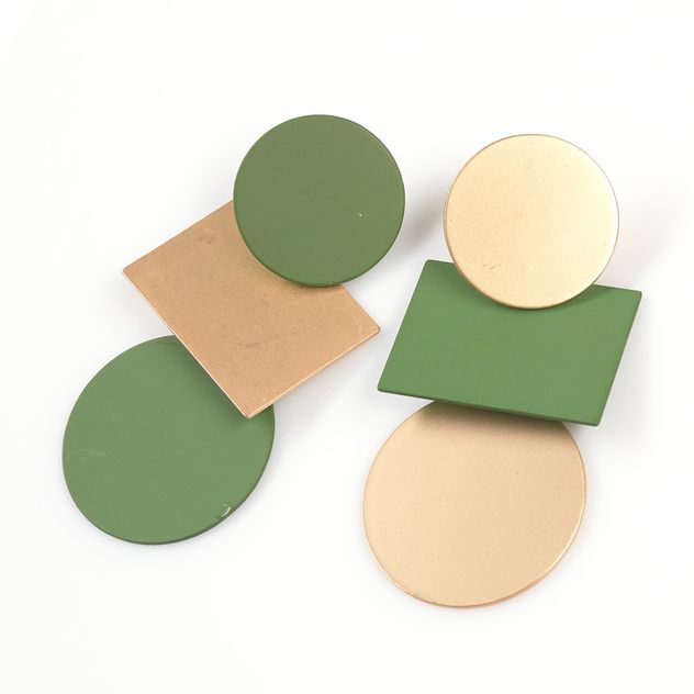 Cercei geometrici aurii si verzi, design modern