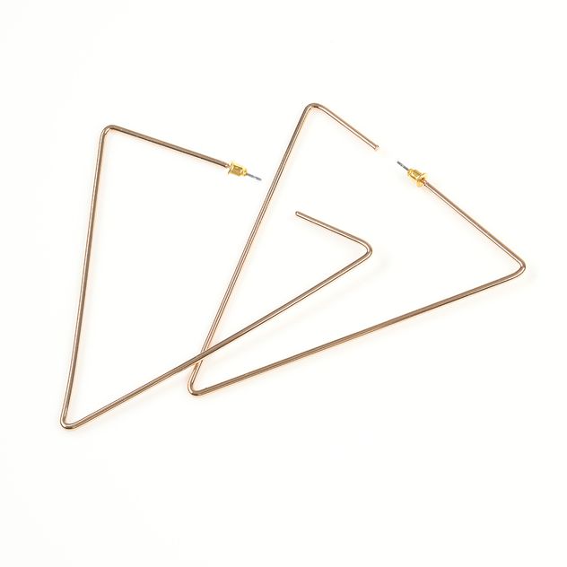 Cercei triunghiulari aurii, design geometric minimalist