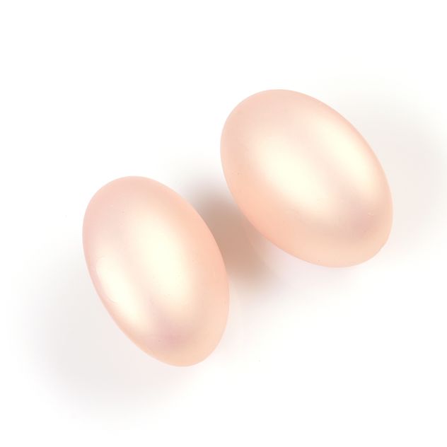 Cercei ovali satinati roz pudrat cu prindere discreta