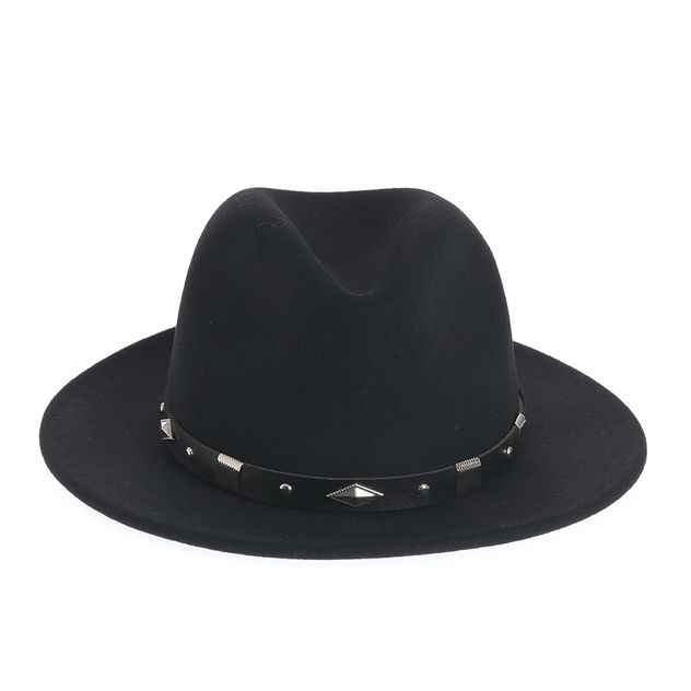 Palarie fedora neagra cu banda decorata si tinte metalice