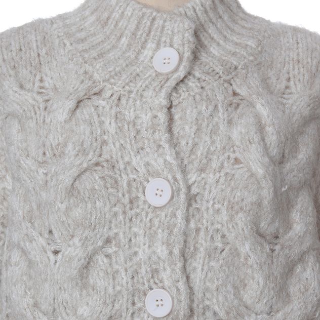 Cardigan bej tricotat cu nasturi mari