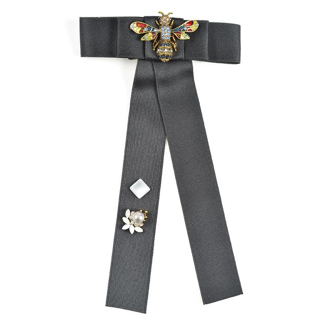 Brosa neagra funda cu accesoriu statement
