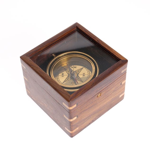 Busola decorativa vintage din alama, cutie lemn cu geam