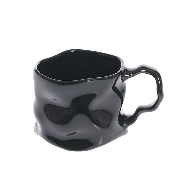 Cana ceramica neagra cu forma neregulata si finisaj lucios, 350 ml