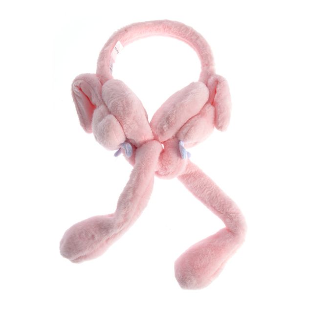 Casti de iarna cu urechi de iepure si fata zambitoare