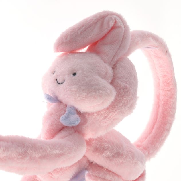 Casti de iarna cu urechi de iepure si fata zambitoare