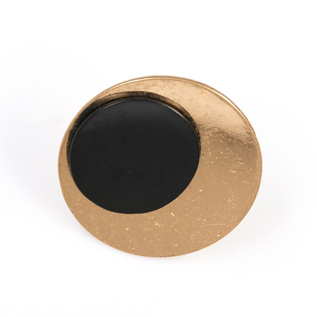 Inel statement auriu cu detaliu negru contrastant