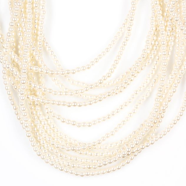 Colier elegant cu siraguri multiple de perle delicate