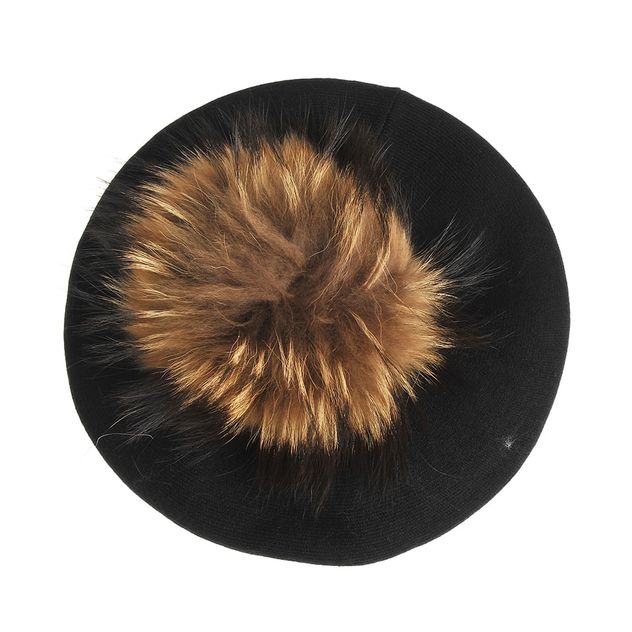 Bereta neagra cu mot pufos