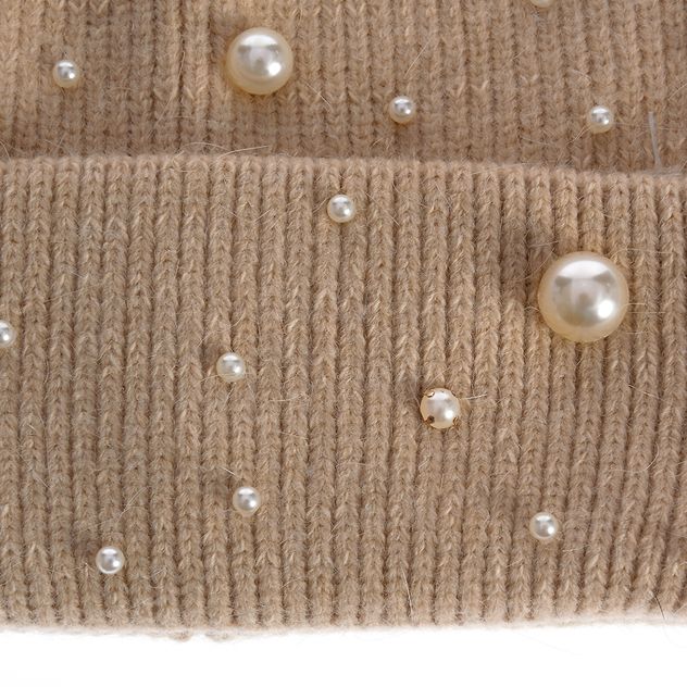 Caciula bej cu perle