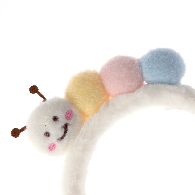 Casti de iarna cu design omida zambitoare si detalii pastel