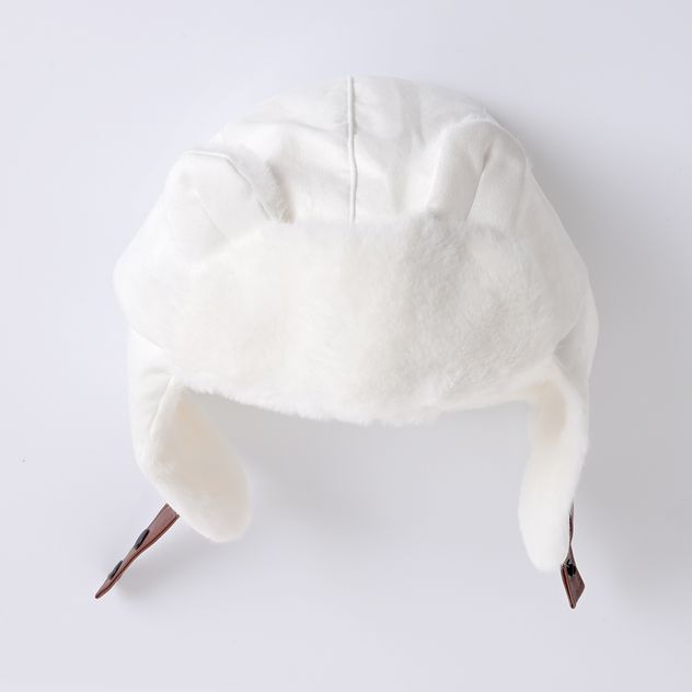 Caciula alba cu urechi si captuseala pufoasa