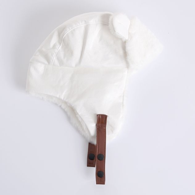 Caciula alba cu urechi si captuseala pufoasa