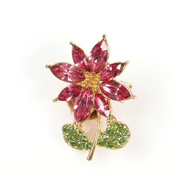 Brosa martisor floare cu petale roz