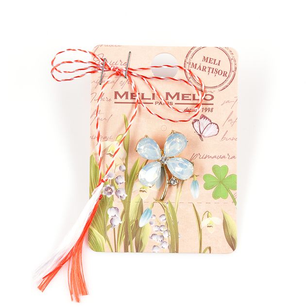 Brosa martisor floare delicata cu petale albe