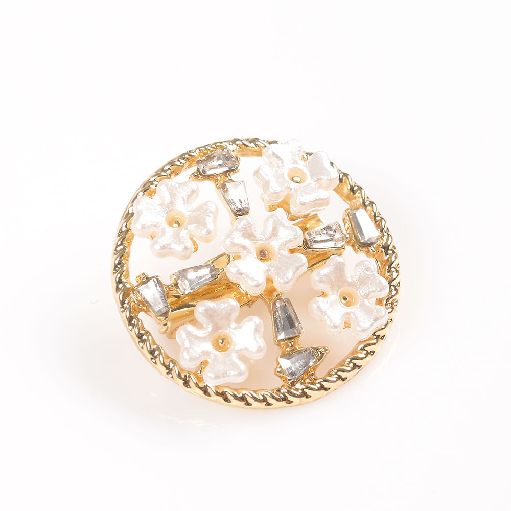 Brosa martisor rotund cu flori albe