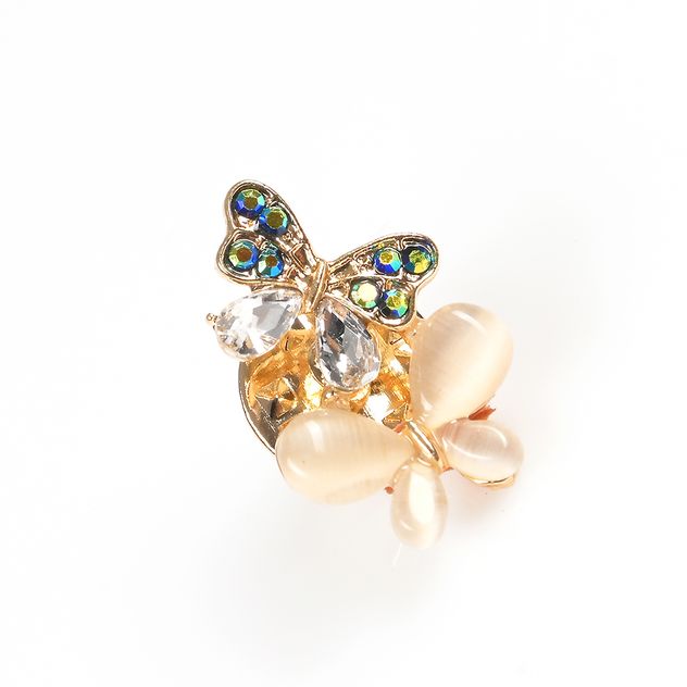 Brosa martisor fluturi cu aripi delicate