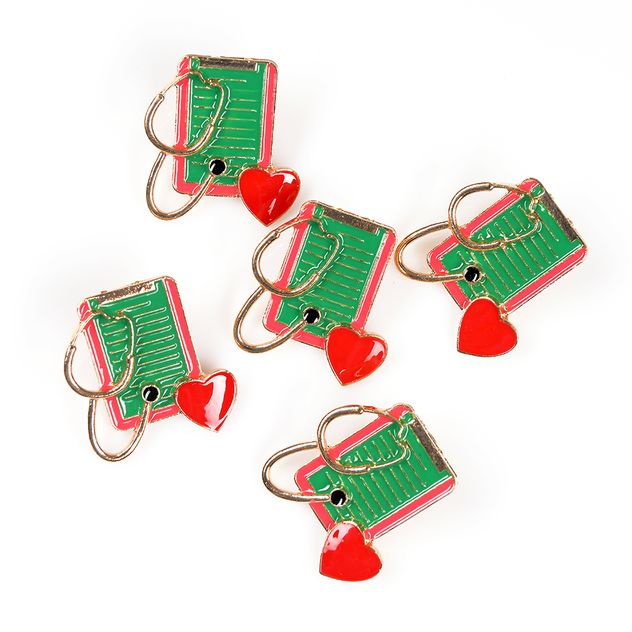 Set 5 brose martisor stetoscop si fisa medicala