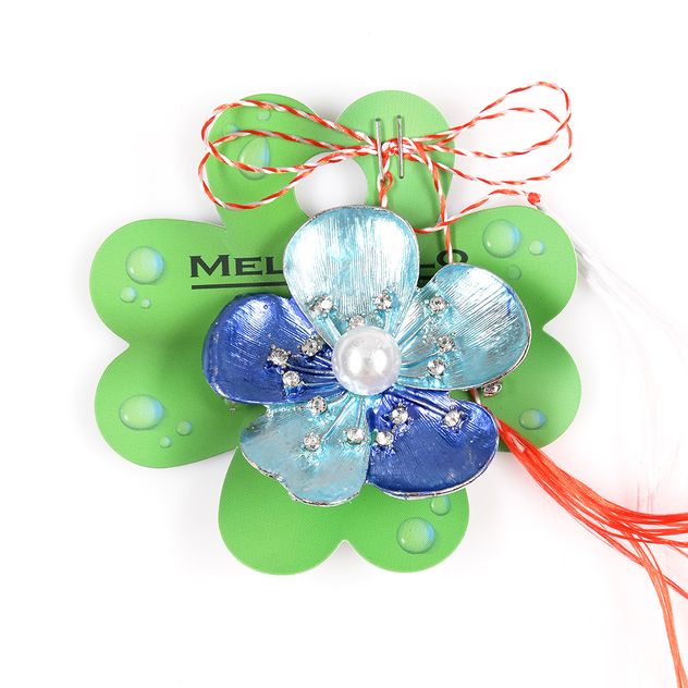 Brosa martisor floare in nunate de albastru