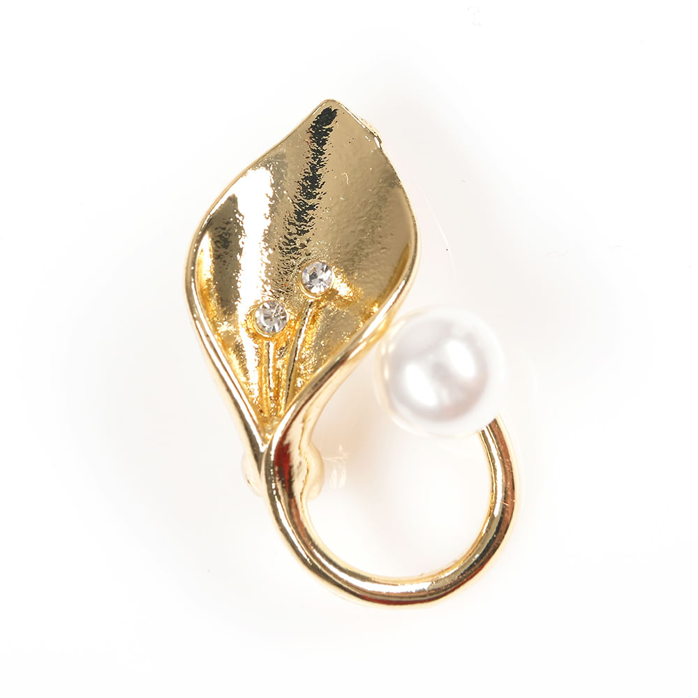 Brosa martisor elegant cu design floral si perla alba