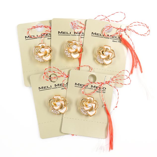 Set 5 brose martisor floare cu petale albe si contur auriu
