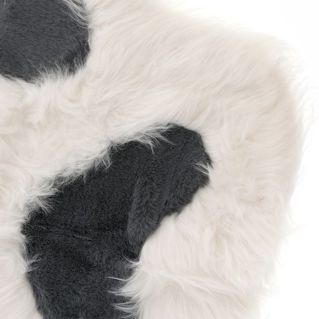 Covoras decorativ in forma de labuta din blana artificiala