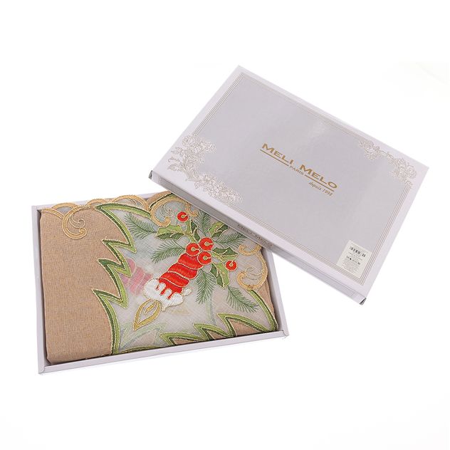 Set fata de masa si 4 servete bej cu tematica de Craciun