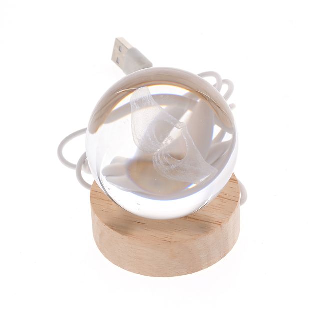 Glob decorativ LED cu flori 3D si suport din lemn, alimentare USB 7 cm