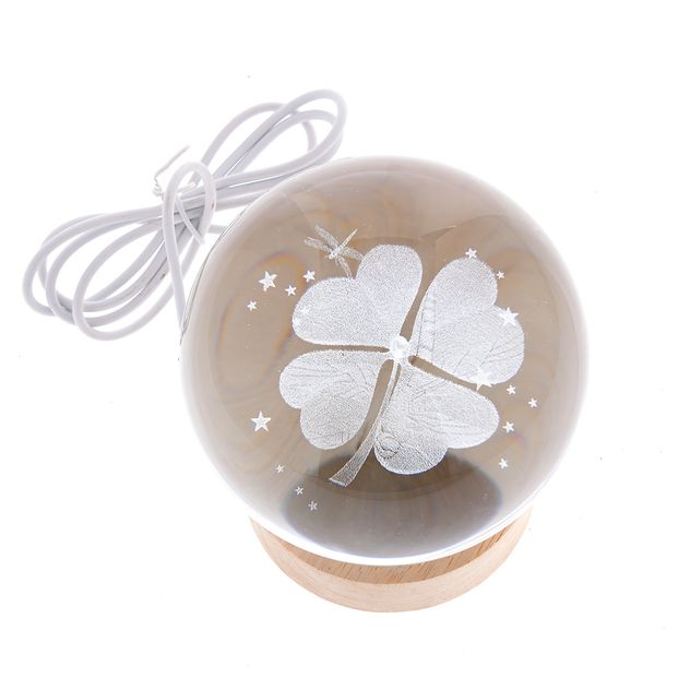 Glob decorativ LED trifoi cu patru foi, pe suport din lemn, 11.5 cm