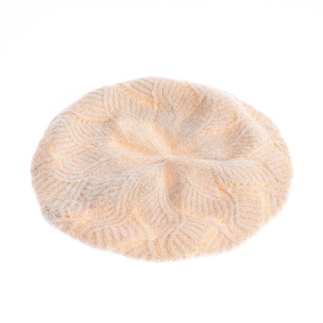 Bereta crem tricotata cu model elegant