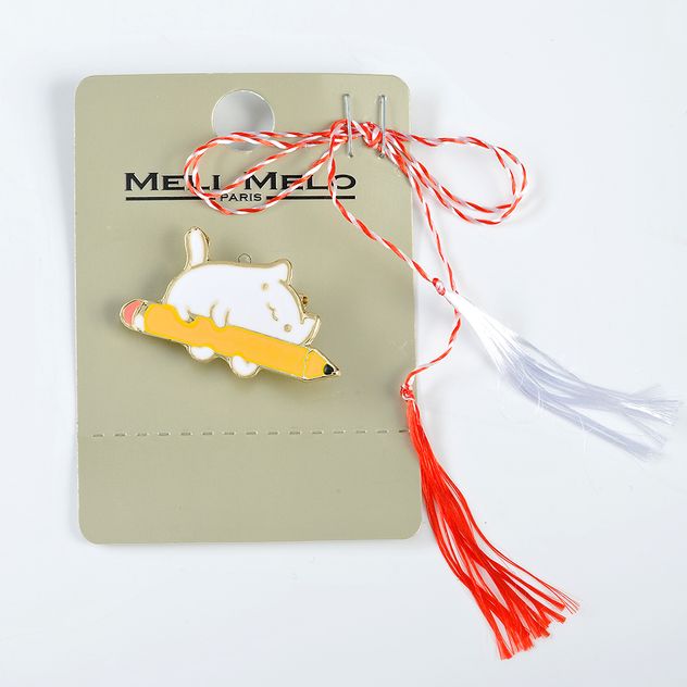 Brosa martisor pisica simpatica pe creion galben