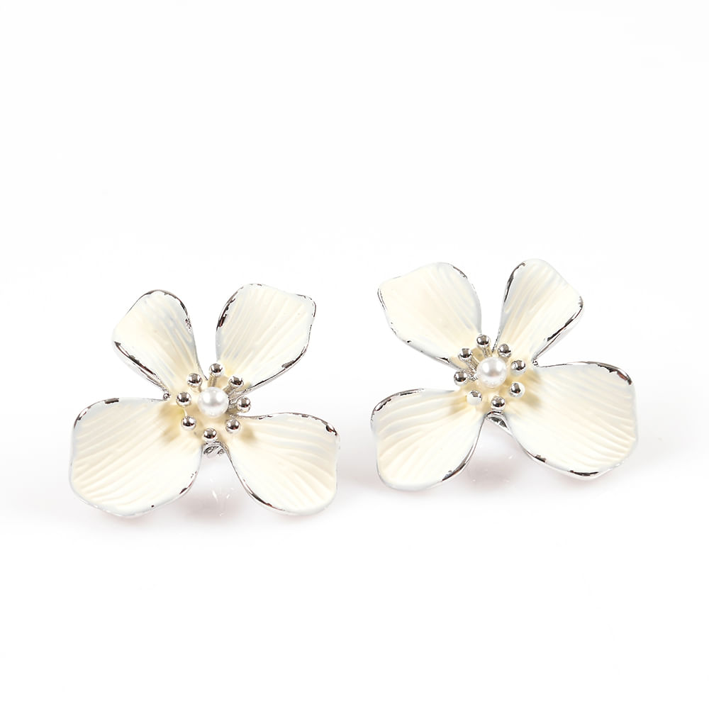 Cercei eleganti tip floare cu perla