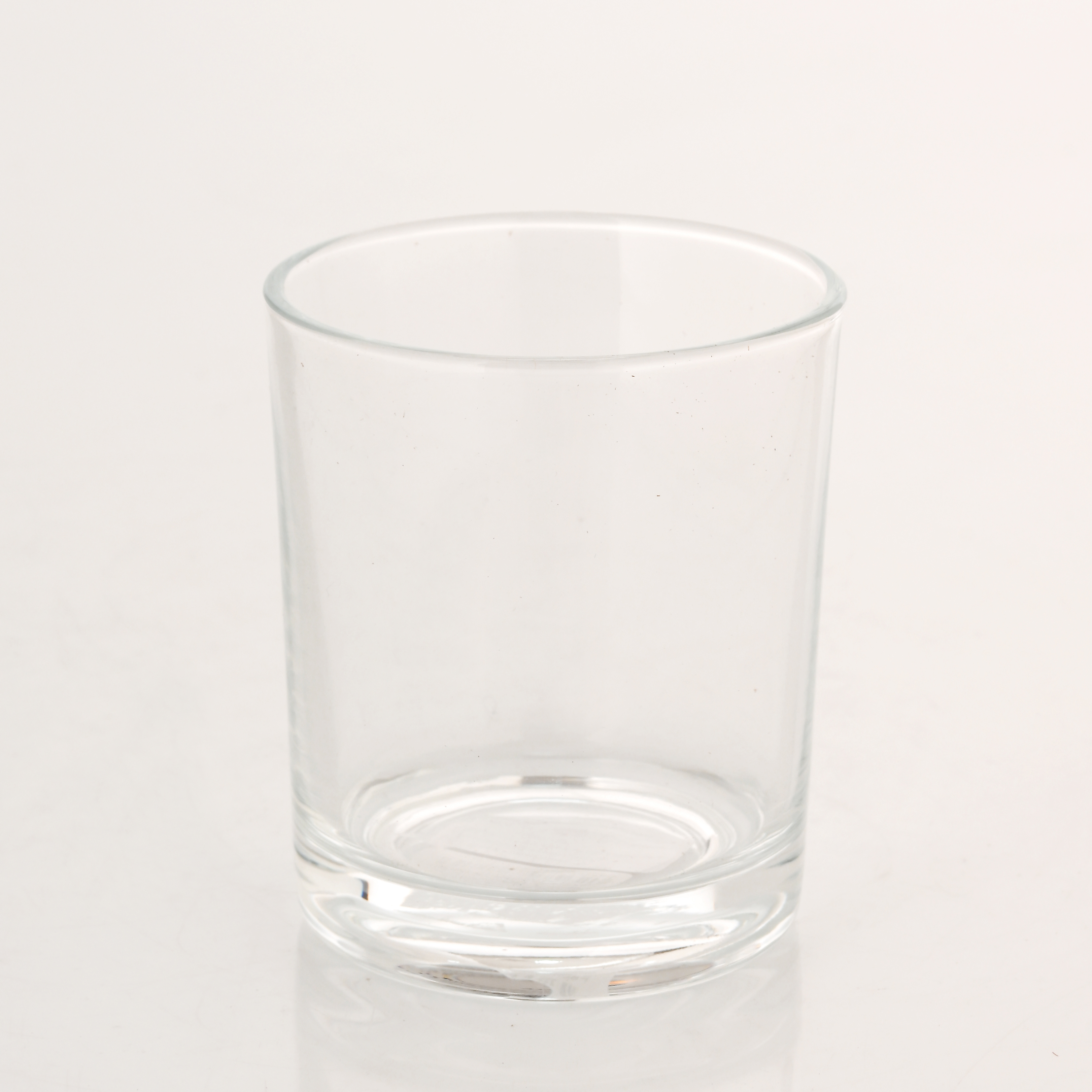 Pahar transparent cu baza groasa